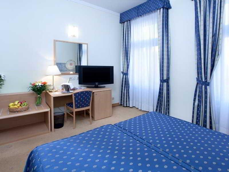 Hotel Tivoli Prague Ngoại thất bức ảnh