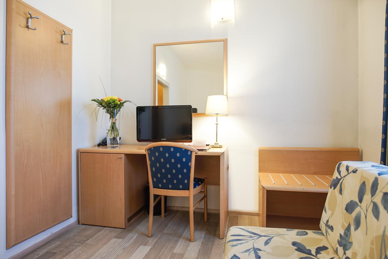 Hotel Tivoli Prague Ngoại thất bức ảnh