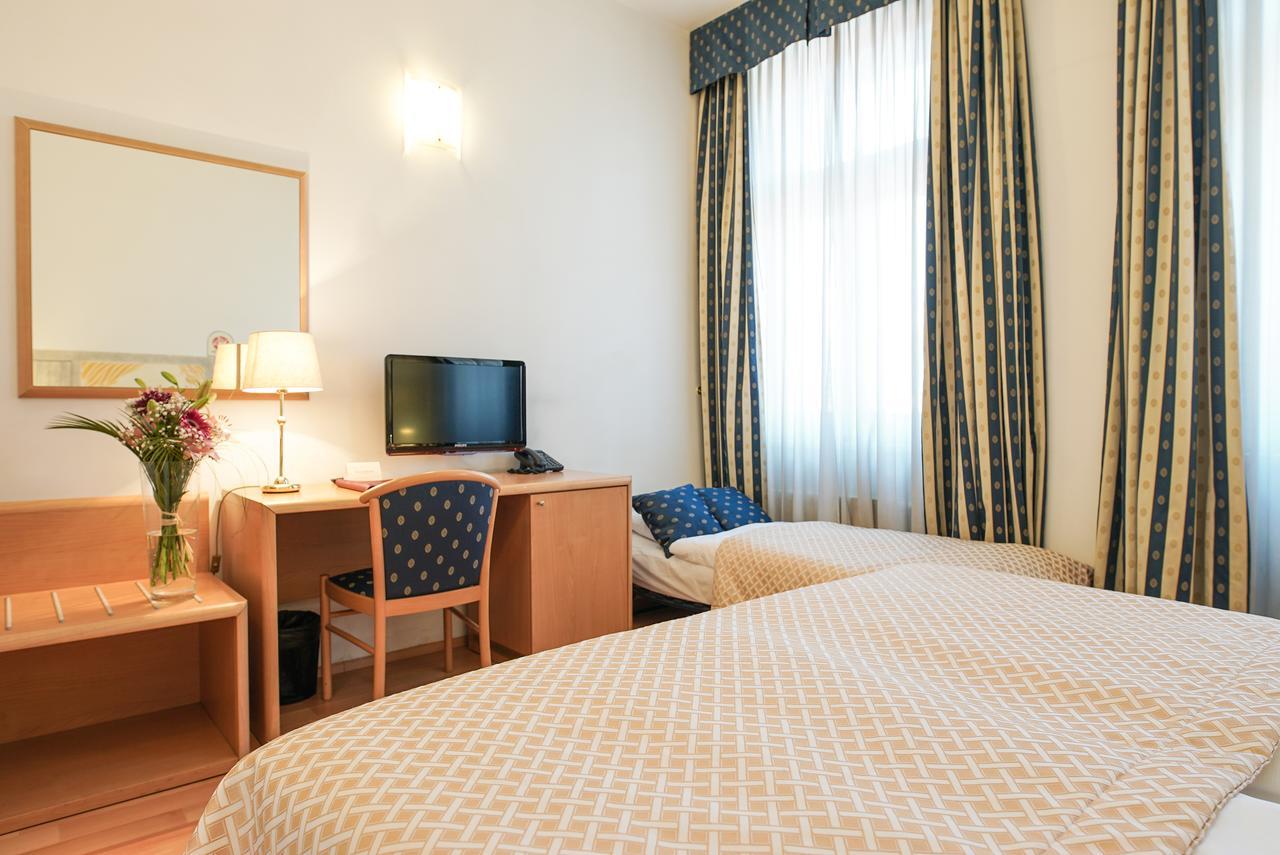 Hotel Tivoli Prague Ngoại thất bức ảnh