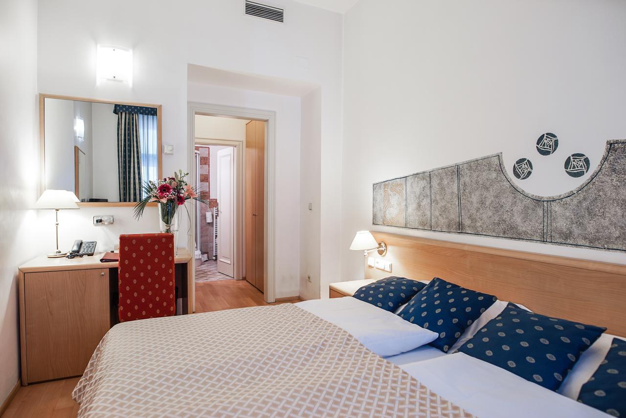 Hotel Tivoli Prague Ngoại thất bức ảnh