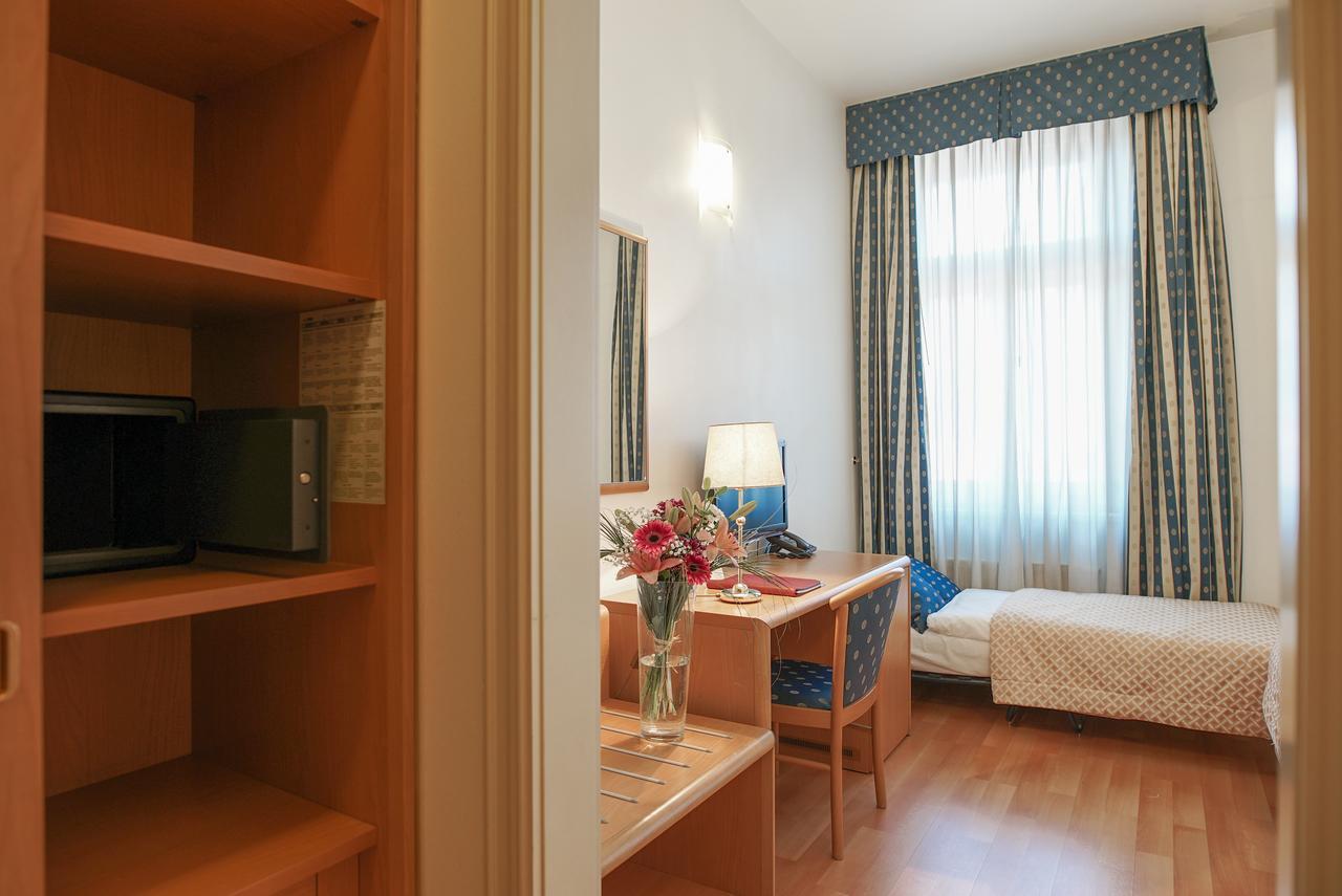 Hotel Tivoli Prague Ngoại thất bức ảnh