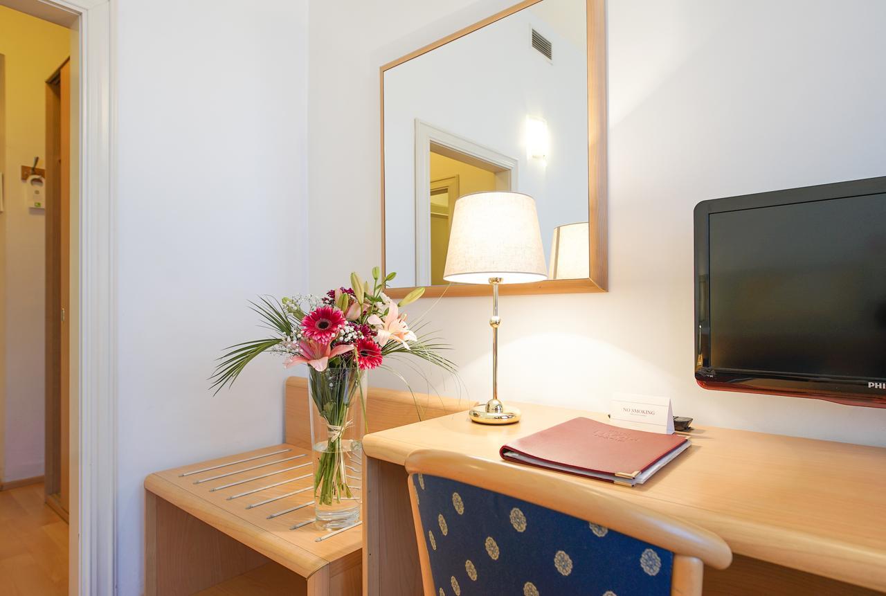 Hotel Tivoli Prague Ngoại thất bức ảnh